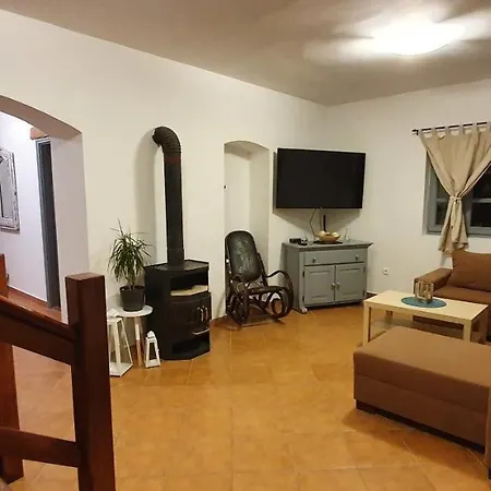 Balazs-hegyi Vendeghaz Apartment *